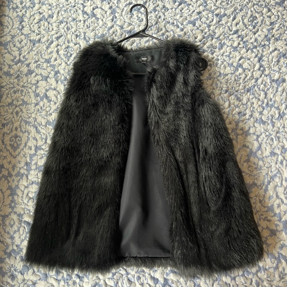 Black Faux Fur Vest - Picture 3 of 6